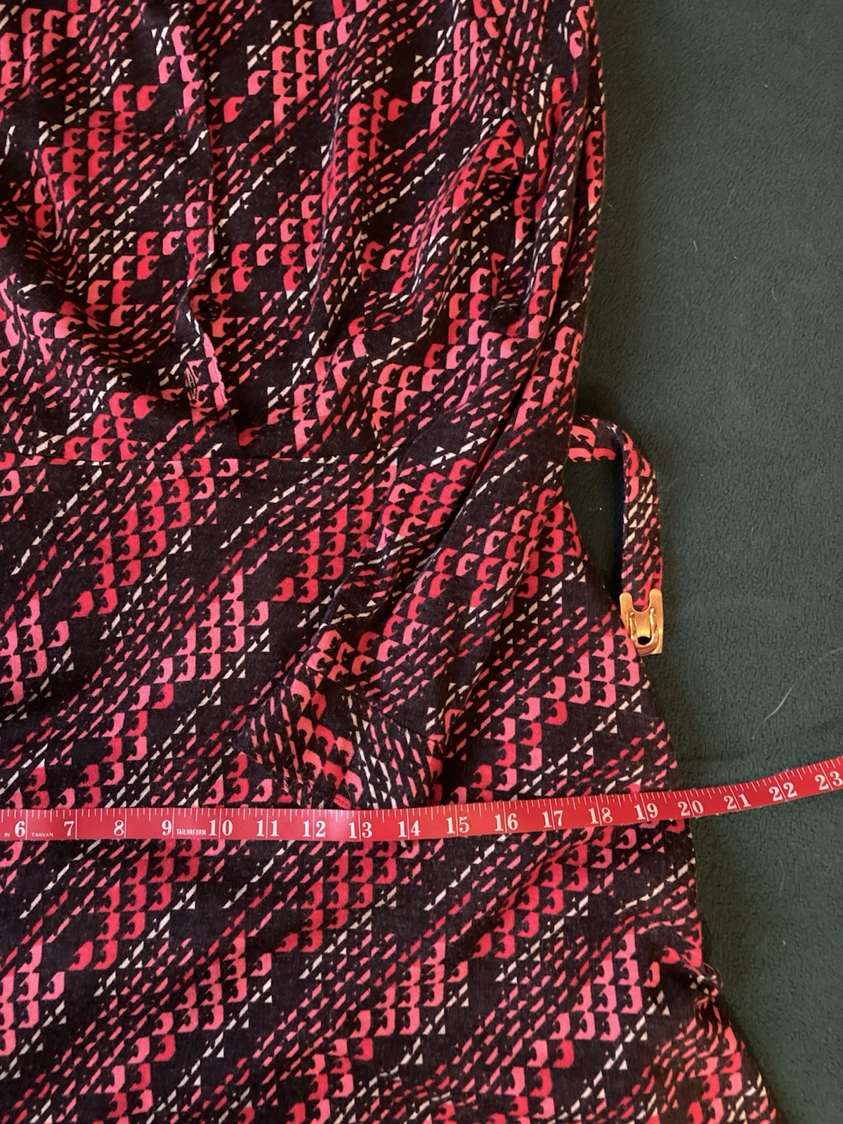 Golden Crown Paris Vintage 1960s Wool MOD Mid length dress w/ Belt Pink Pattern