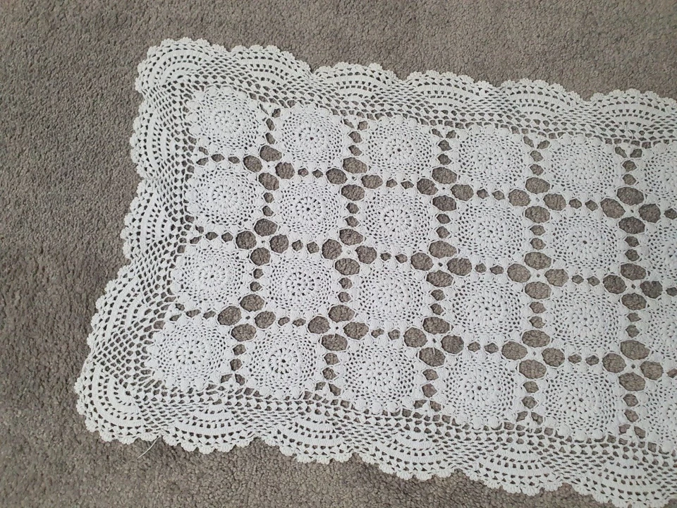 Deko Tischläufer Läufer Mitteldecke geklöppelt - 110 x 30 cm - Weiß