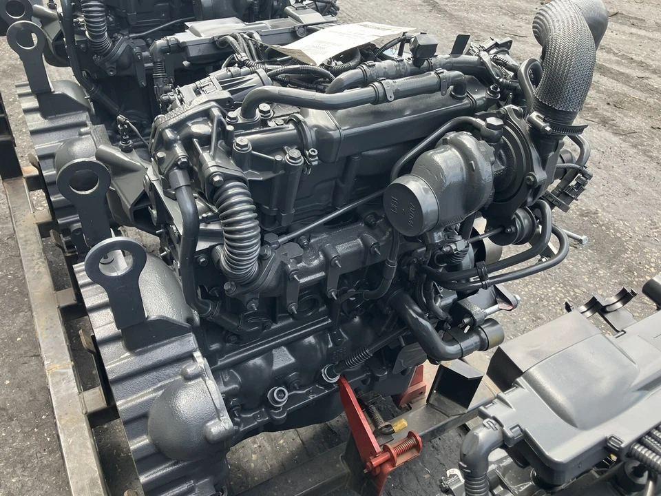 全新保护壳 全新 HOLLAND FPT F5HFL463D 柴油发动机 — 第 2/4 张图片