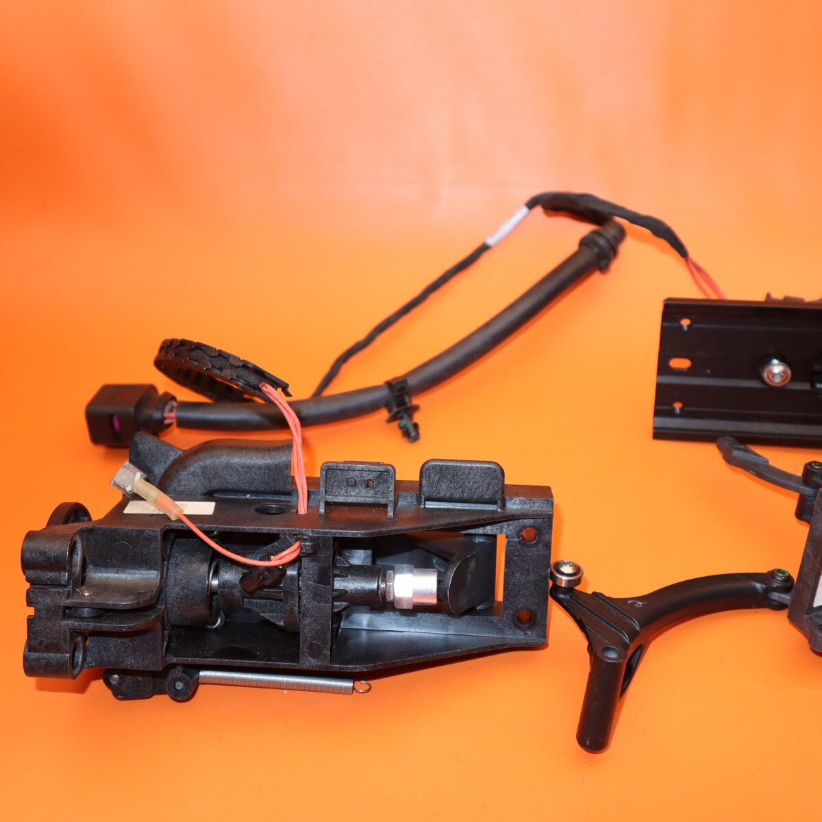 BENTLEY FLYING SPUR ELEVATING MECHANISM EMBLEM 2020 2021 2022  