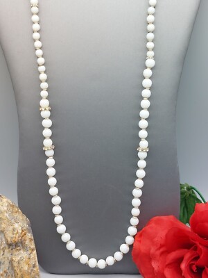 Nice Signed Ann Taylor White Graduated Beaded Necklace Gold Tone Spacers 36''