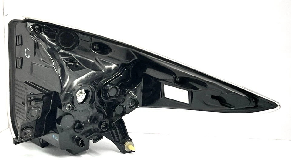 2016-2018 Toyota Prius Rear Left Taillight Quarter OEM 81560-47280-B. - Image 2 of 4