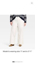 NWT Universal Thread High Rise Everyday Wide Leg Jeans White 6R Women