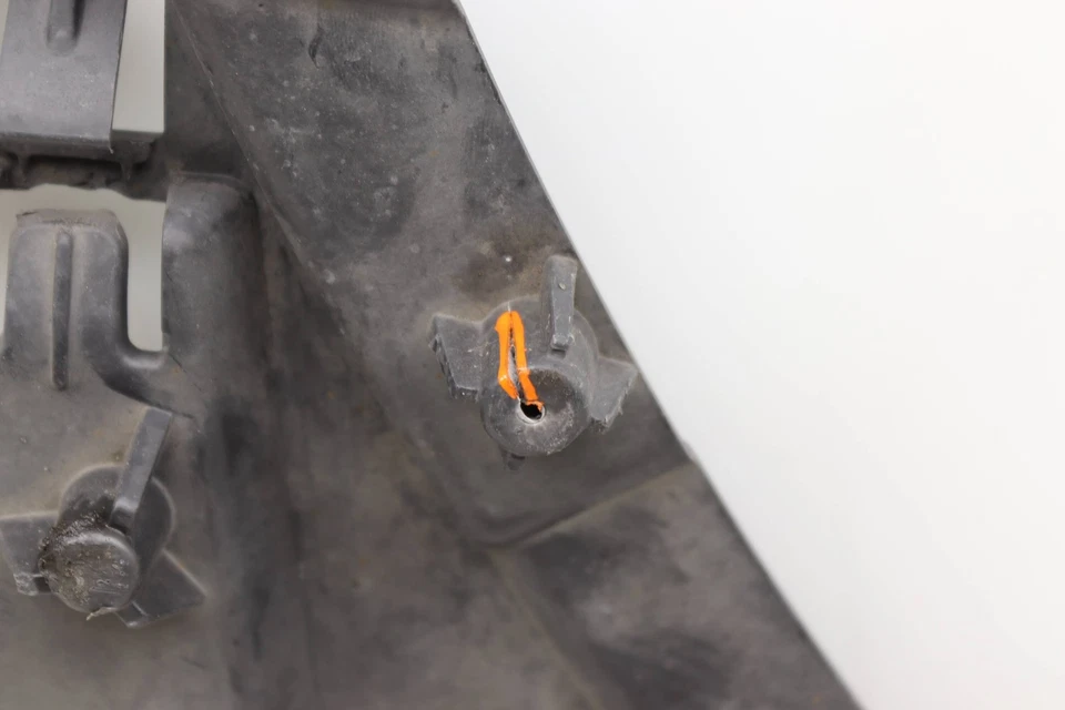 AUDI A3 SPORTBACK E-TRON 2016 - Parachoques delantero panel inferior/cubierta 8V3807233A Foto 2 de 4