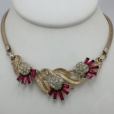 VINTAGE TRIFARI GOLD TONE RUBY RED CRYSTAL RHINESTONE FLOWER NECKLACE