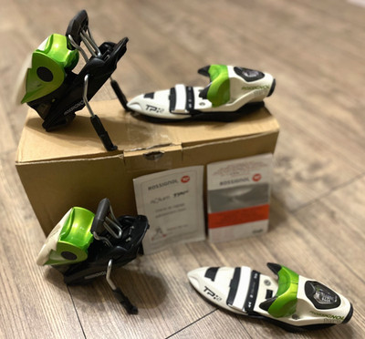 Ski bindings ROSSIGNOL  AXIUM 110 TPI2 din 3.5/11 Green put on the platform