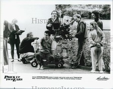1987 Press Photo Director Stephen Frears On Set Of "Prick Up Your Ears"