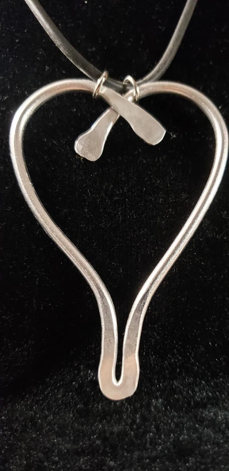 OC Alambre Martillado 13" Corazón Collar y 2.5" Juego de Pendientes Corazón, Plata y Negro Foto 2 de 4