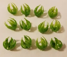 144 pcs Darice Craft Artificial Green Plastic Small Rose Bud Flower Calyx Leaves