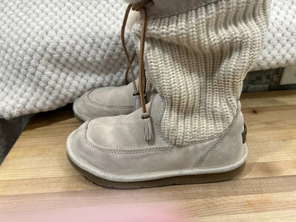 Botas UGG Off White Gamuza Tejidas Piel Sintética Altas Para Mujer Talla 6 Foto 4 de 4