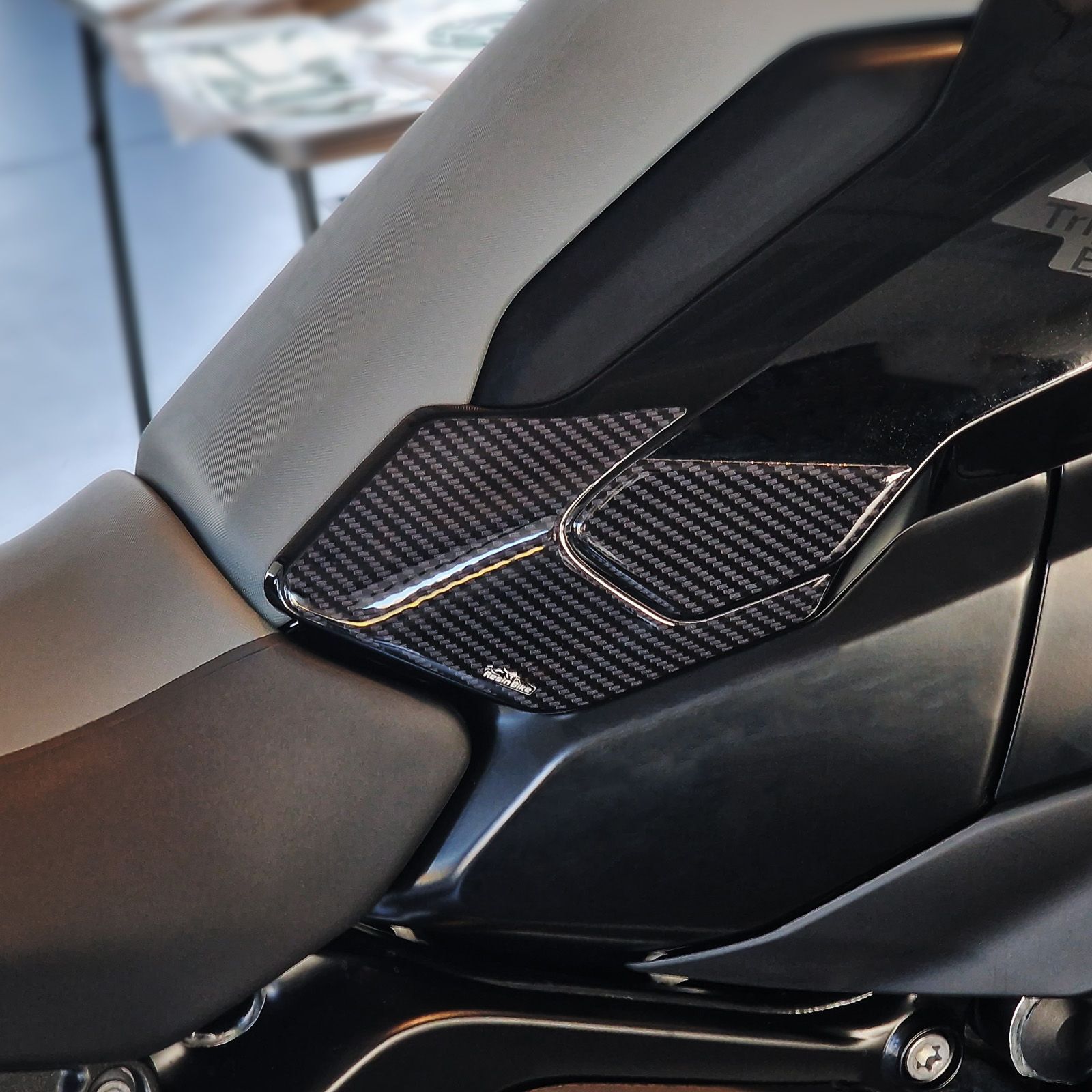 Adesivi 3d Serbatoio moto Laterali compatibili BMW R 1300 GS Triple Black 2024