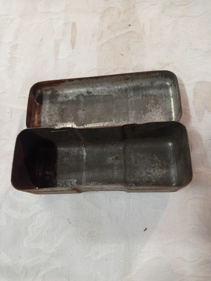 Ancienne petite boîte individuelle en tôle lithographiée pour bougie KLG - Photo 4/4