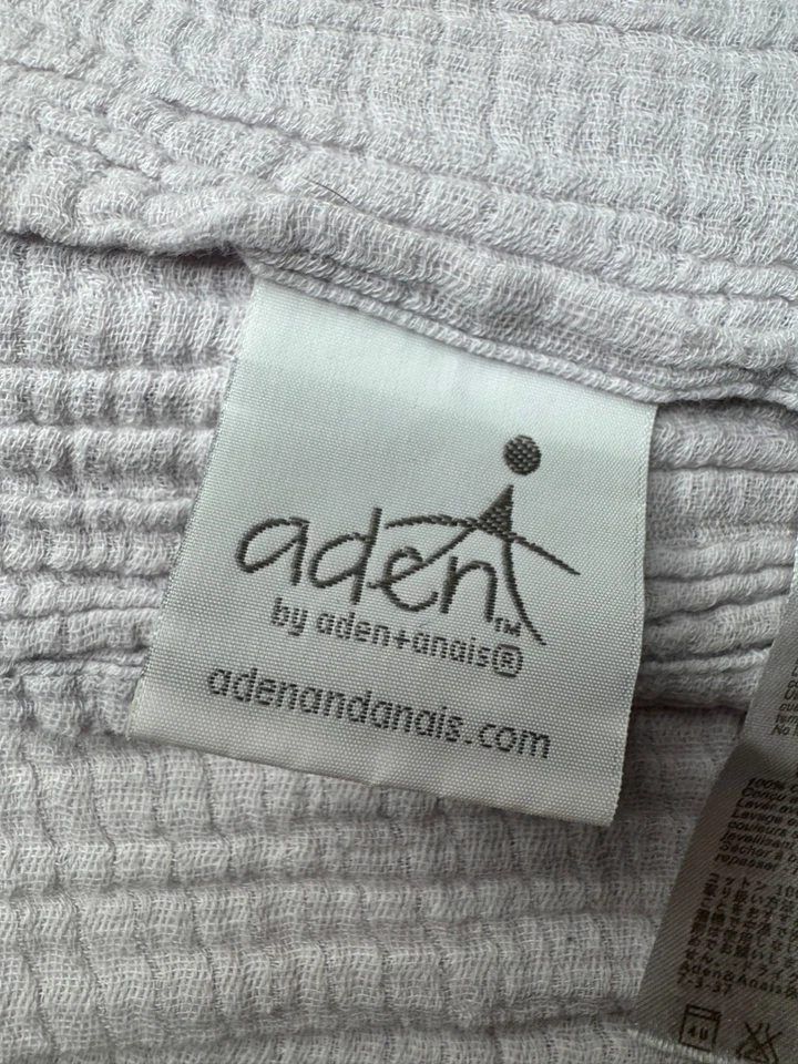 Manta bebé Aden + Anais 100 % algodón muselina púrpura claro Foto 2 de 3