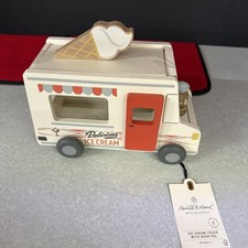 Camión de helados de juguete de 2 piezas con Bear Peg Pal - Hearth & Hand™ con Magnolia (NUEVO)