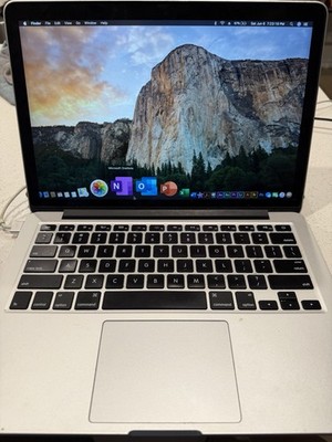 Apple MacBook Pro 13.3 in 2015/Intel Core i5 2.70 GHz, 256 GB 8 GB Intel Iris