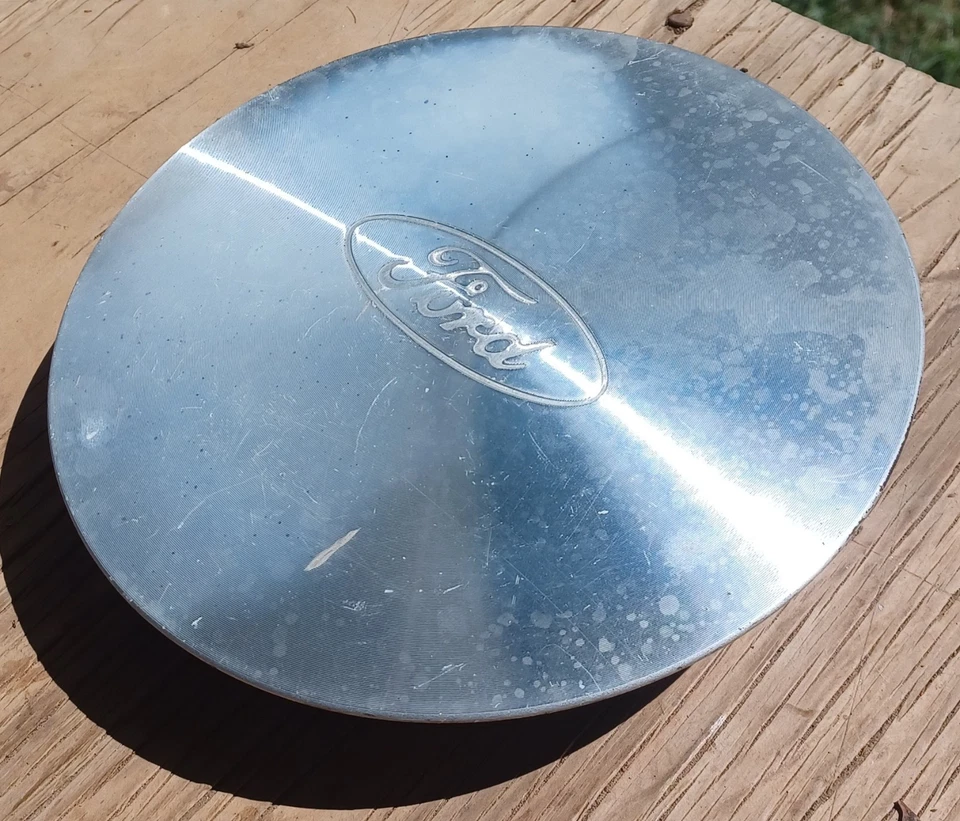 Tapa central mecanizada Ford E150 Econoline, 1993-2003, p/n F5UA-1A096-YA 02 Foto 2 de 3