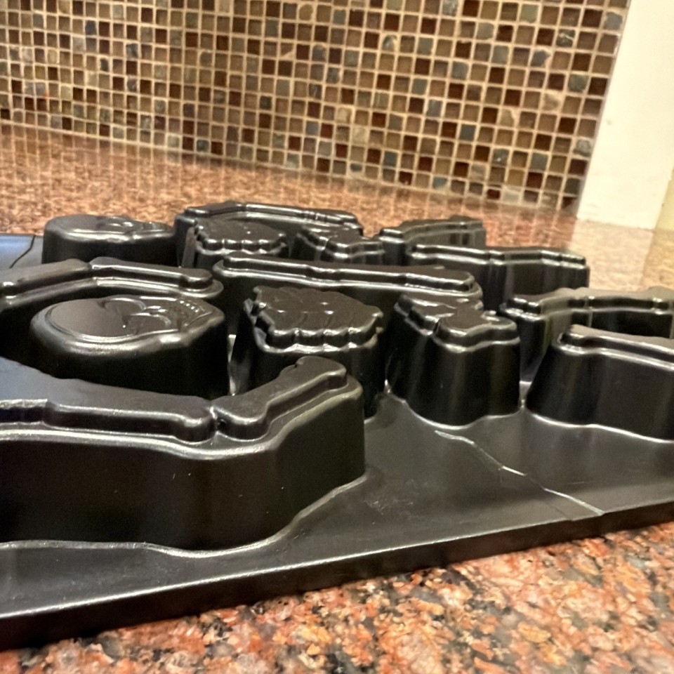 Williams-Sonoma Cast Aluminum Dancing Skeleton Cake Cookie Pan ...