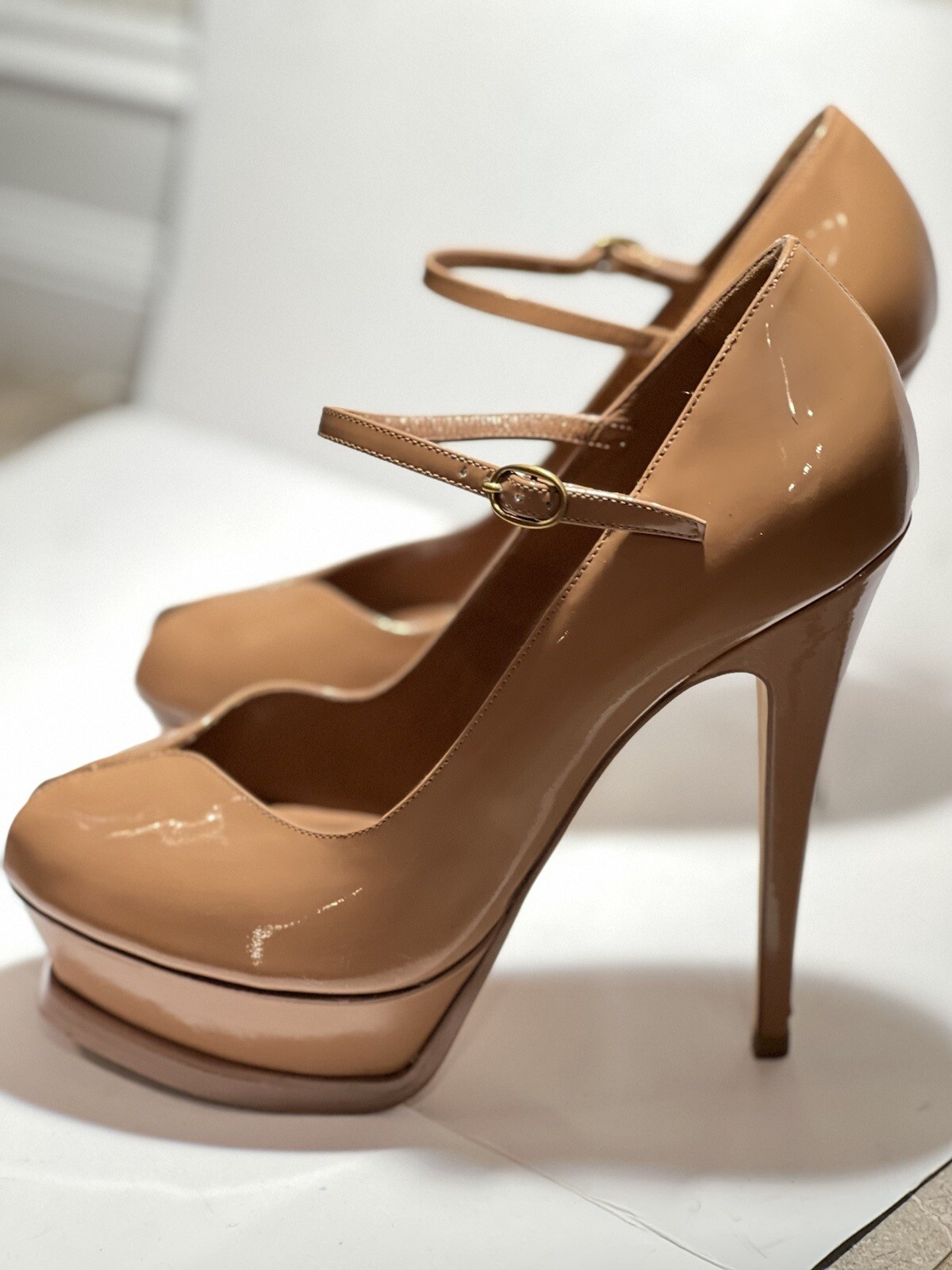 Décolleté tributo nude Saint Laurent taglia EU 37 5 US 7