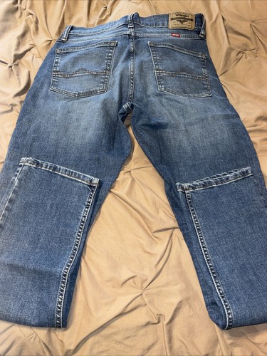 Wrangler Jeans Mens 30x33 Blue Athletic Fit Premium Quality Medium Wash Denim - Picture 5 of 8