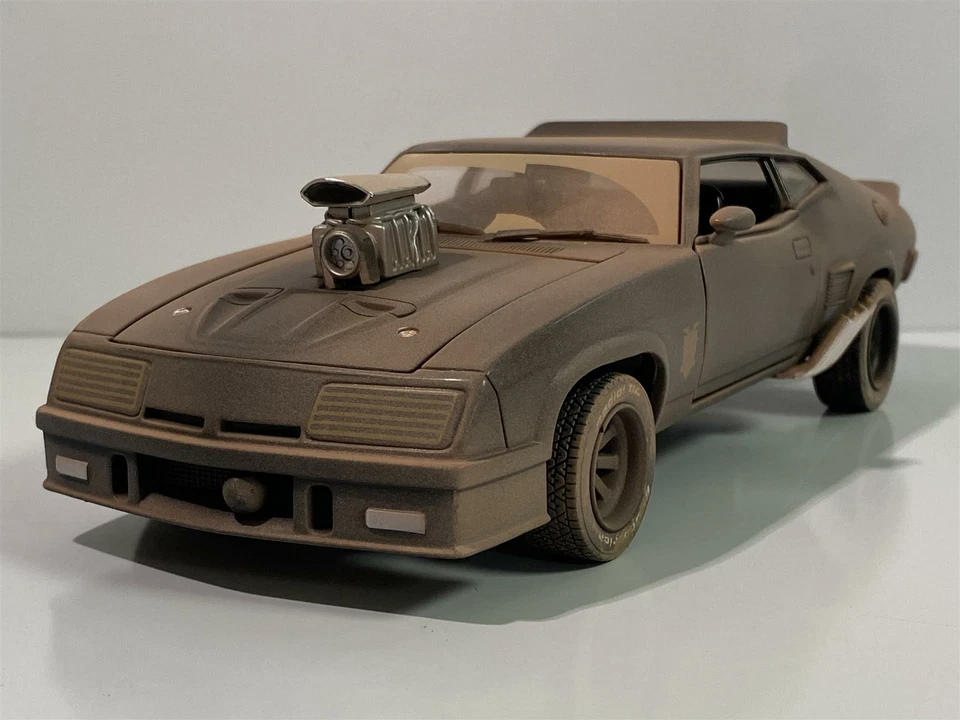 Mad Max Last of the V8 Interceptors Weathered 1:24 Greenlight 84052 - Image 2 of 4