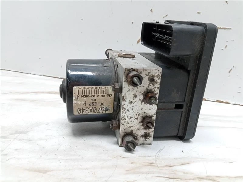 Bomba ABS 4670A340 2007-2009 Mitsubishi Outlander Foto 4 de 4