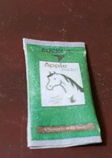 VINTAGE APPLE SNACKS FOR HORSES FOR MINIATURE DOLLHOUSE OR ROOMBOX 