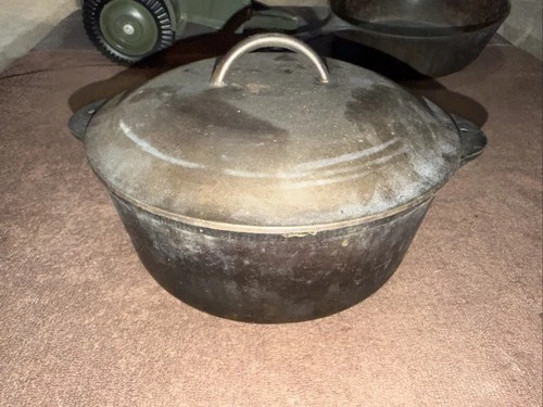 VINTAGE 1920 GRISWOLD CAST IRON DUTCH OVEN NO 8  1295 WITH A TITE TOP 8 LID