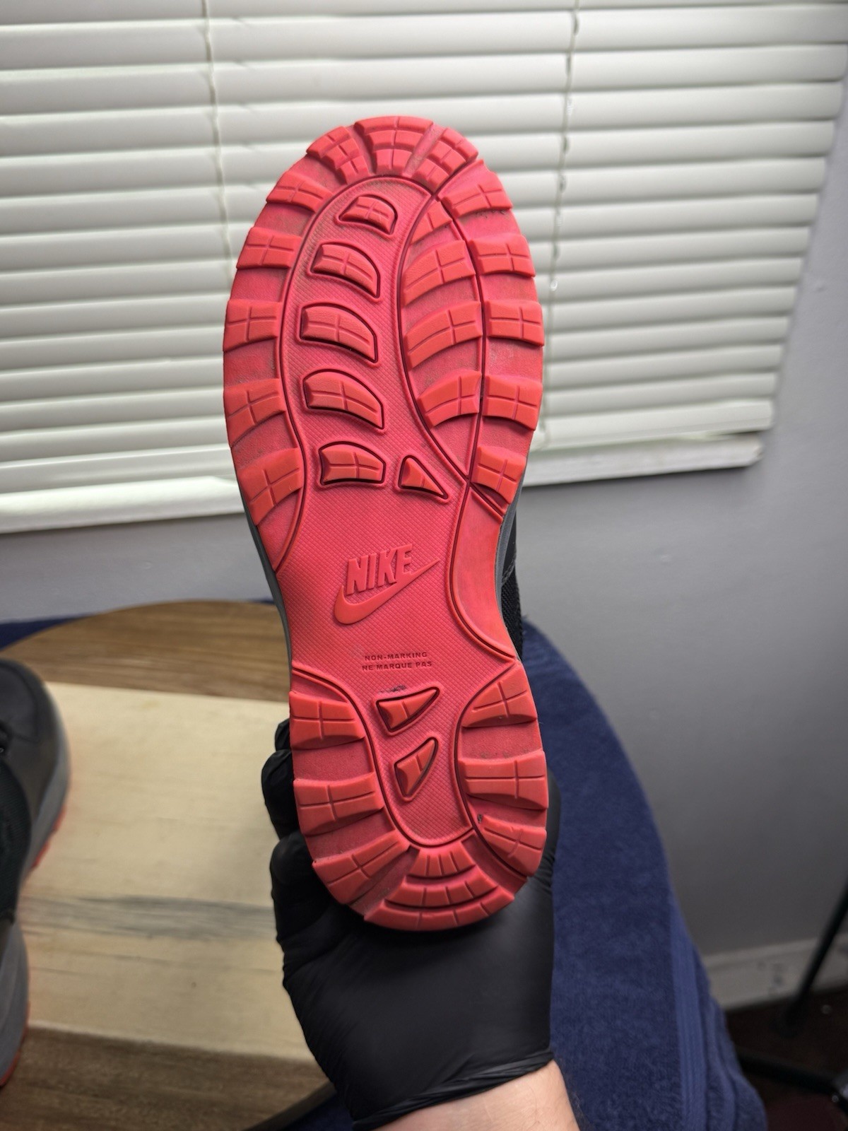 Nike Manoa Boots (Men’s 6 Women’s 7.5) 