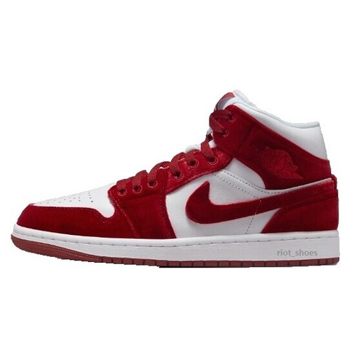 Nike Women's Air Jordan 1 Mid SE Shoes 'Red Velvet' (FZ3334-100