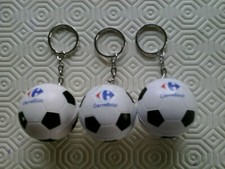 Trois porte clefs promotionnels football offerts par Carrefour