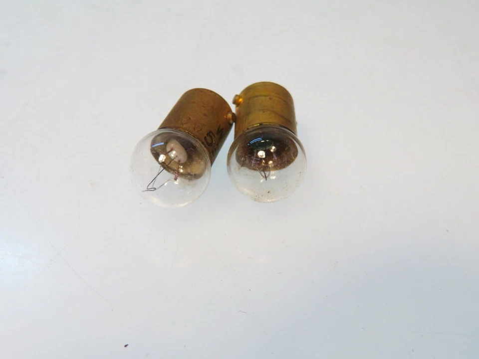 12 Volt 2 Watt BA9S Instrument Panel Light Bulbs Fits Peugeot 404 & Renault R8 - Image 3 of 3