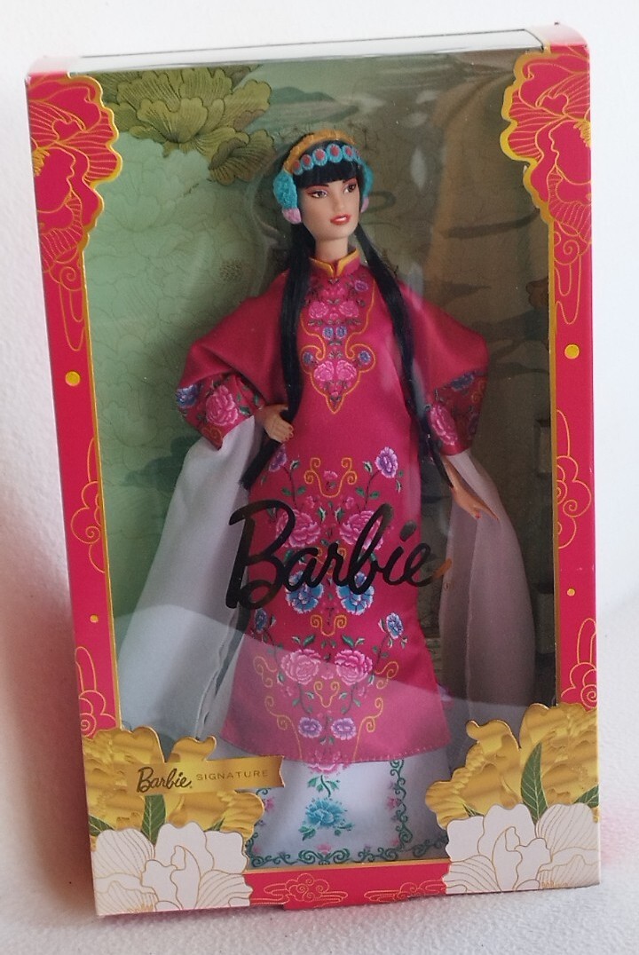 BARBIE SIGNATURE AÑO NUEVO LUNAR 2024 Mattel)