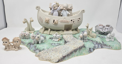 1992 Precious Moments Noah's Ark Two by Two /w Extra Animals and Ground Display