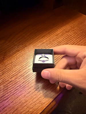 VVS1 Moissanite Engagement Ring