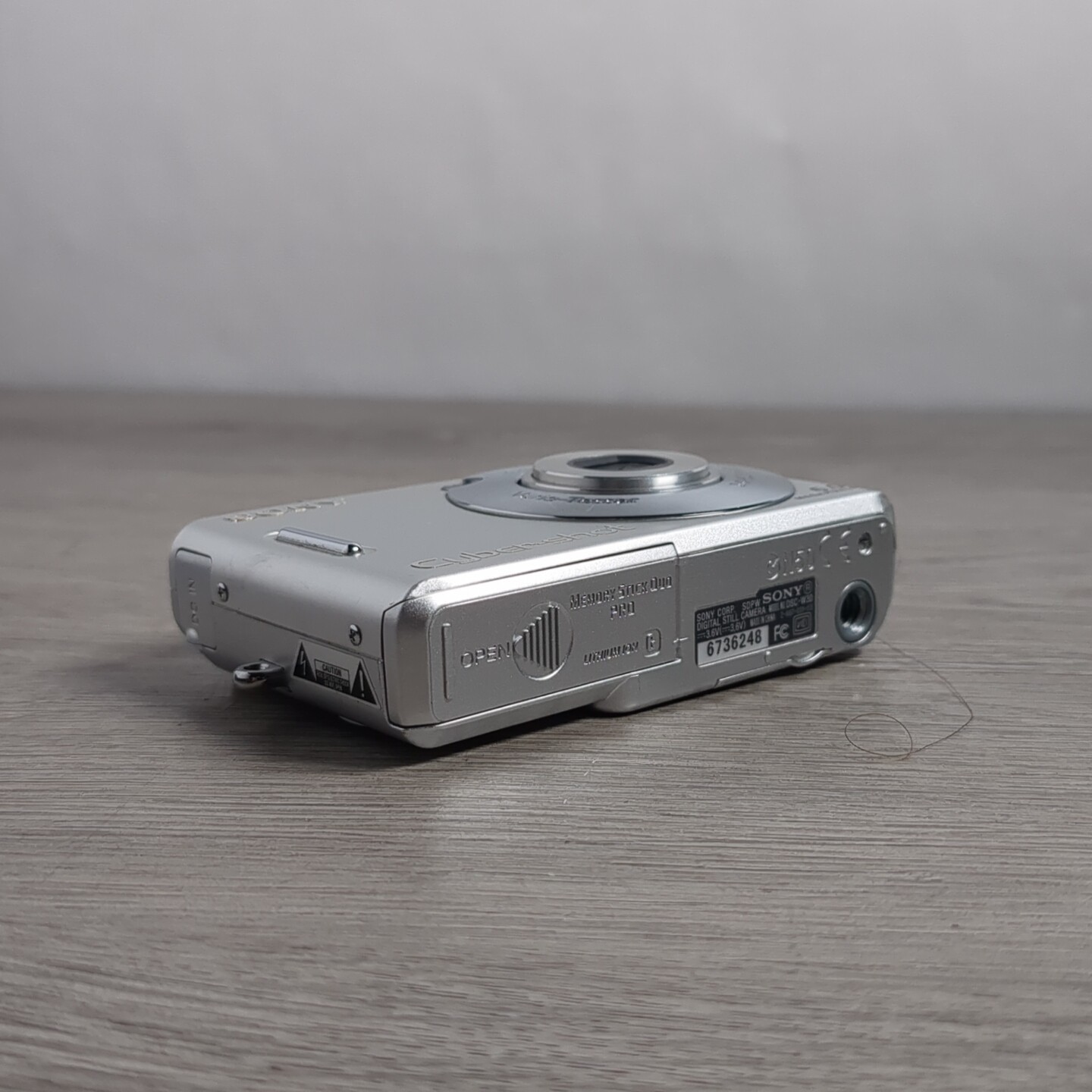 Sony Cyber-Shot DSC-W30 6.0MP Digital Camera - Silver - FOR PARTS