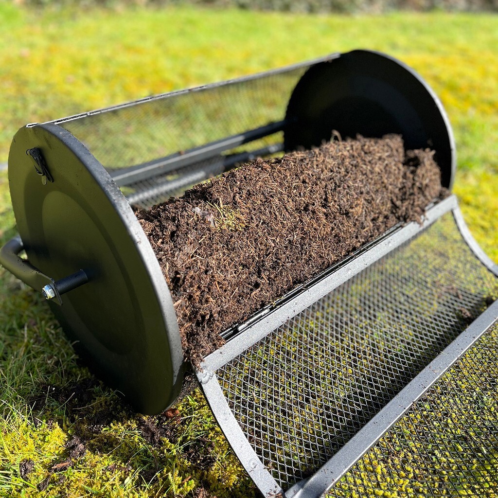 Rolling Garden Lawn Compost Peat Loam TopDressing Spreader (70 Litre