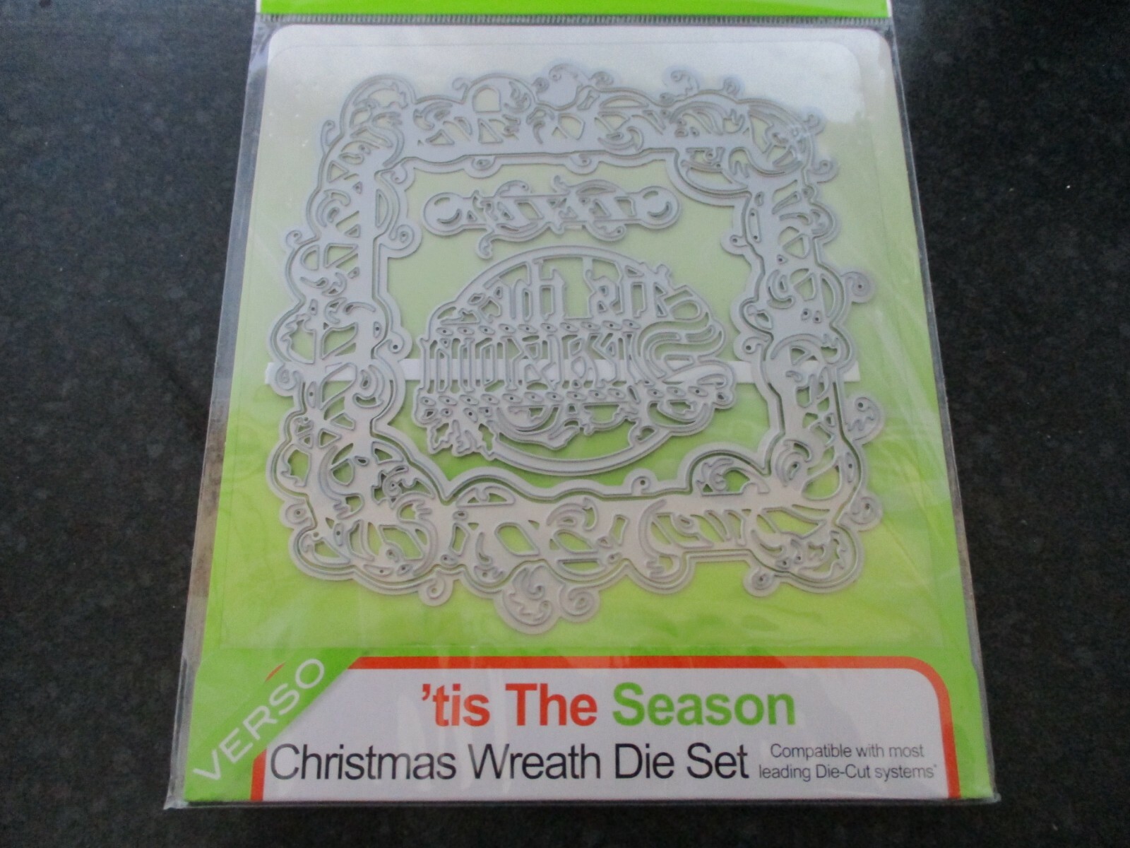 Tonic Studios 'tis the season christmas Wreath  Die set