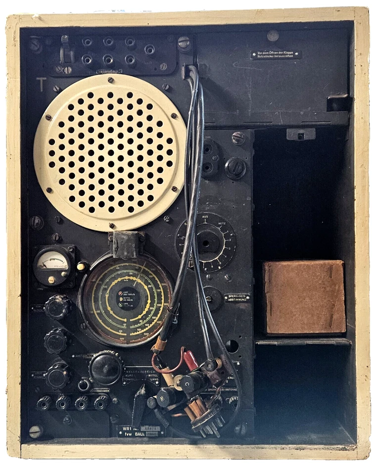 Wehrmachts Tornisterempfänger WT 1/T 1941 mit separatem Netzteil 2,4 Volt