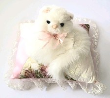 VINTAGE MTY INTERNATIONAL WHITE PLUSH KITTY CAT ON FLORAL SATIN LACE TRIM PILLOW