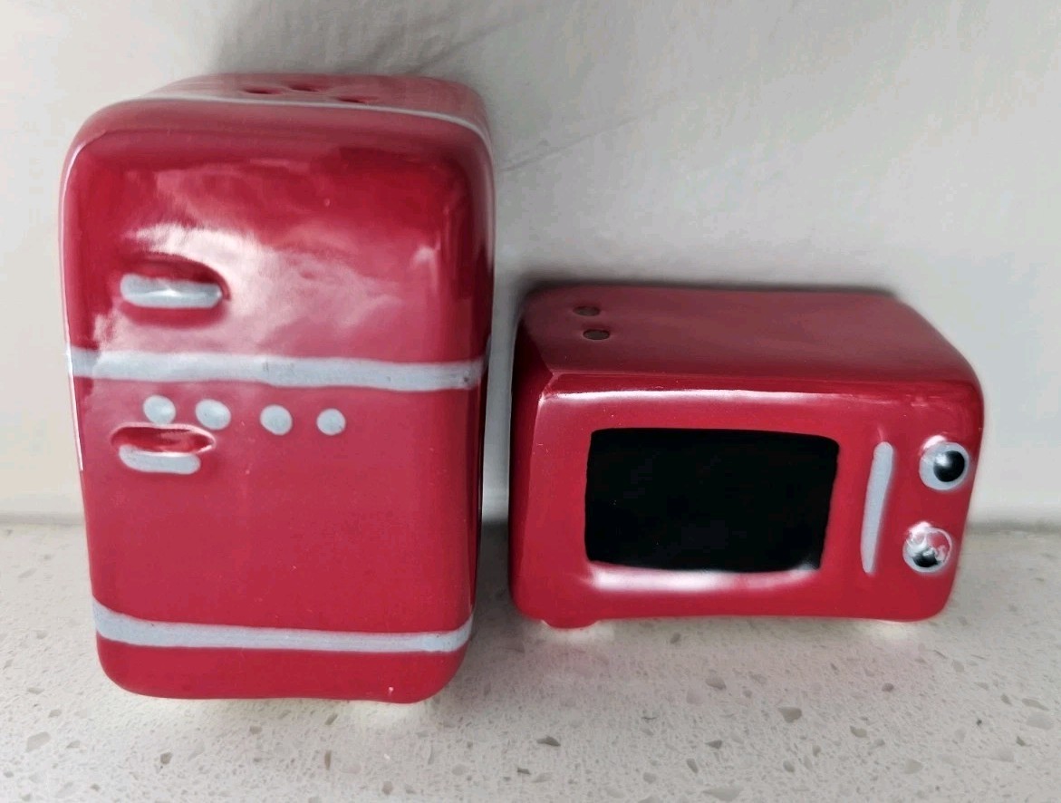 Cracker Barrel Mini Red Refrigerator & Microwave Salt & Pepper Shaker Set