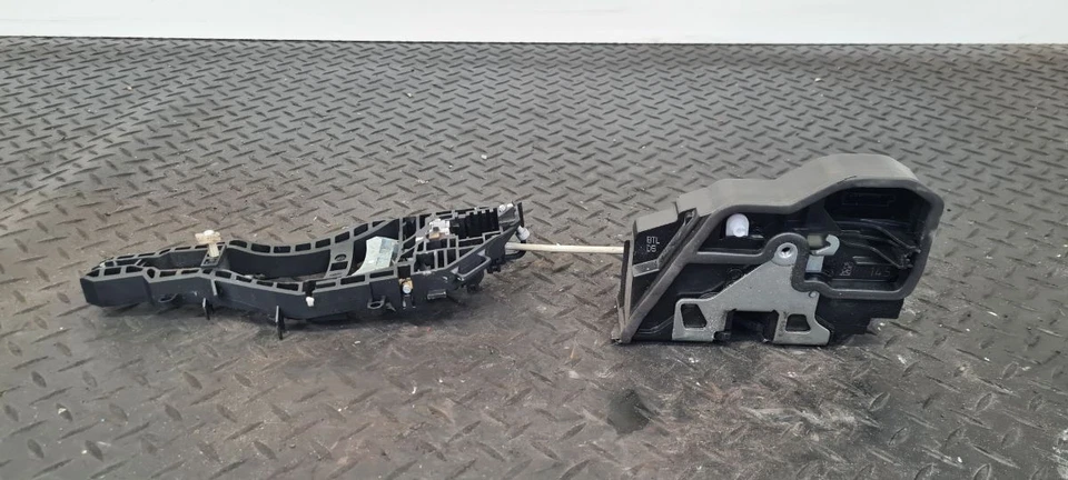 BMW 4 Series F32 2014 Coupe Left Front Door Central Locking Motor 51217202145 - Image 2 of 4