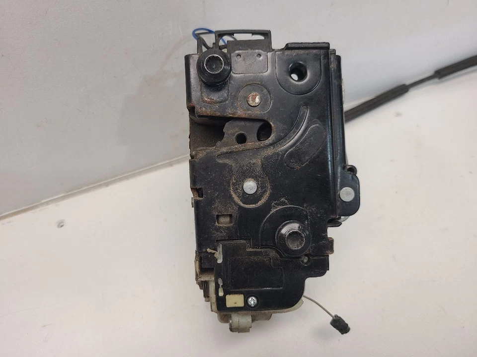 Volkswagen Beetle 2004 convertible conductor pestillo puerta delantera izquierda Foto 2 de 4