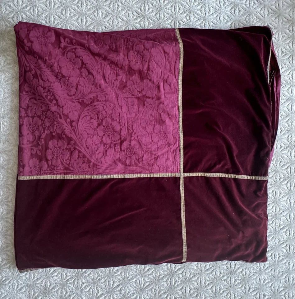 Ralph Lauren Venetian Court F/Q Duvet 96x92 Burgundy Velvet Jacquard Gold Trim - Image 2 of 4
