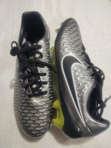 white and blue vapormax flyknit