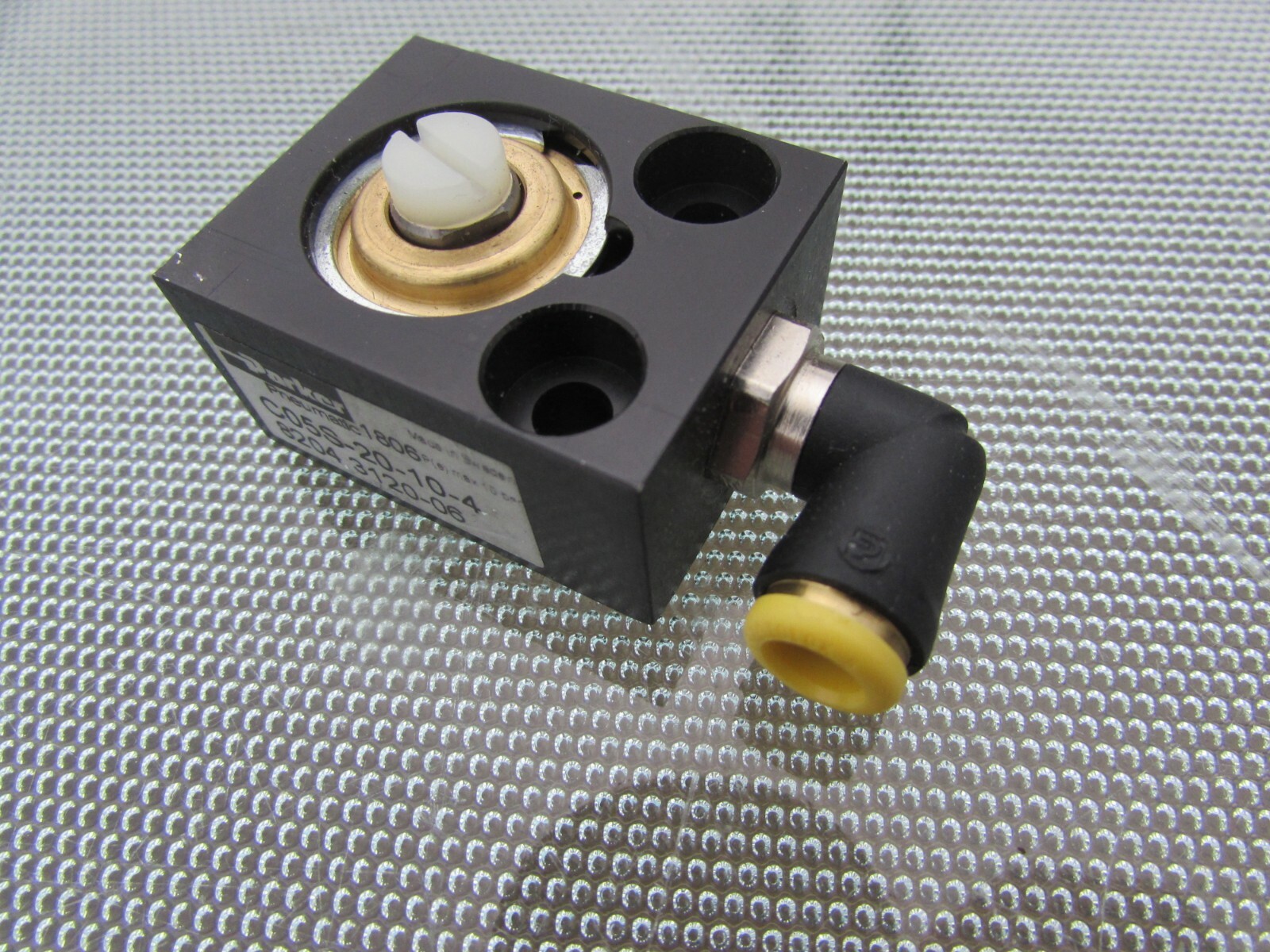 Vérin Parker C05S-20-10-4 pneumatique simple action neuf avec Prestolok 6