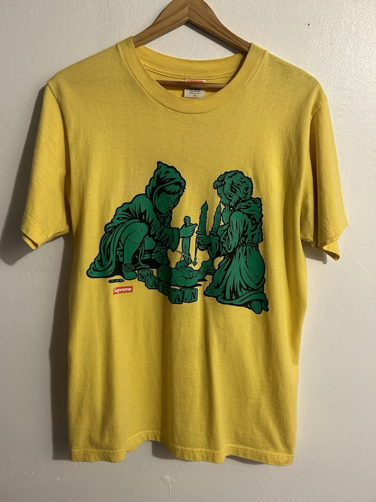 Tee shirt jaune Supreme Sean Cliver Satan Ritual « Dick & Jane » 2008 taille Medium