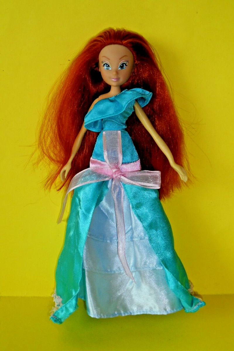 Bambola Bloom Winx - Fashion Doll Alta 27 Cm Articolata, Con Ali Removibili E Abito Della Serie Animata, Giocattolo Per Bambine Dai 3 Anni