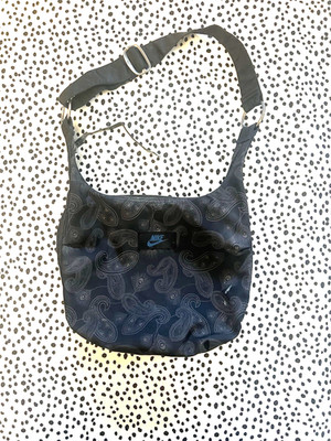 Y2K Nike Paisley Schultertasche 
