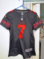 Colin Kaepernick Bests Peyton Manning as Top-Selling NFL Jersey 16