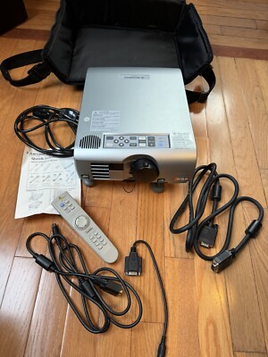 Mitsubishi XL1U Portable LCD Multi Media Projector w Case Remote & Cords WORKING